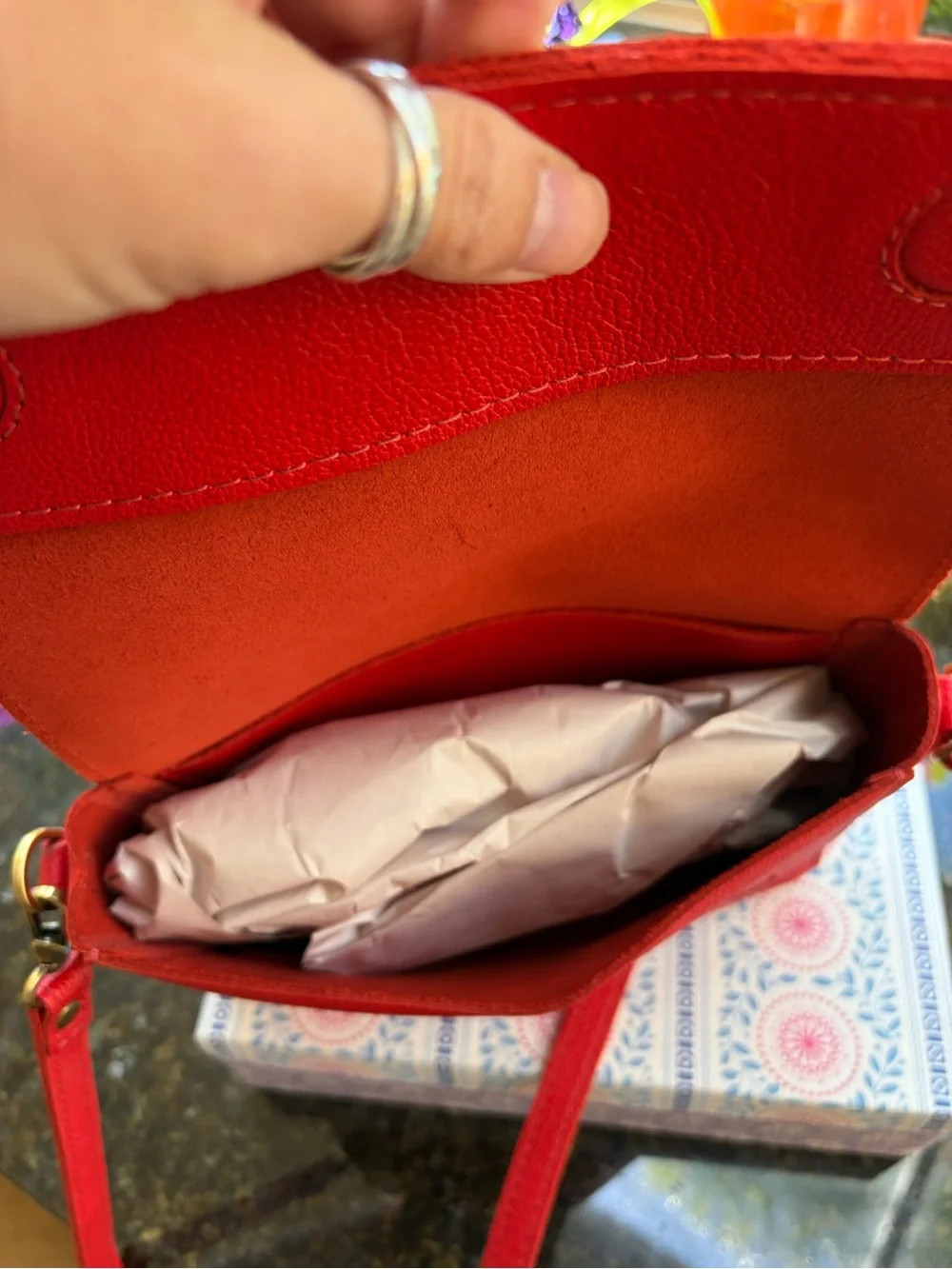 Portland Leather Red Dot Com Medium Metro 🦄